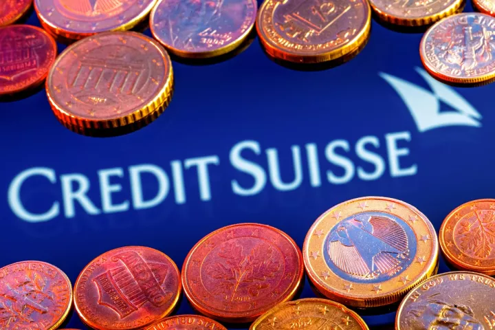 Credit Suisse: Γιατί δεν θα «σκάσει» σαν τη Lehman Brothers