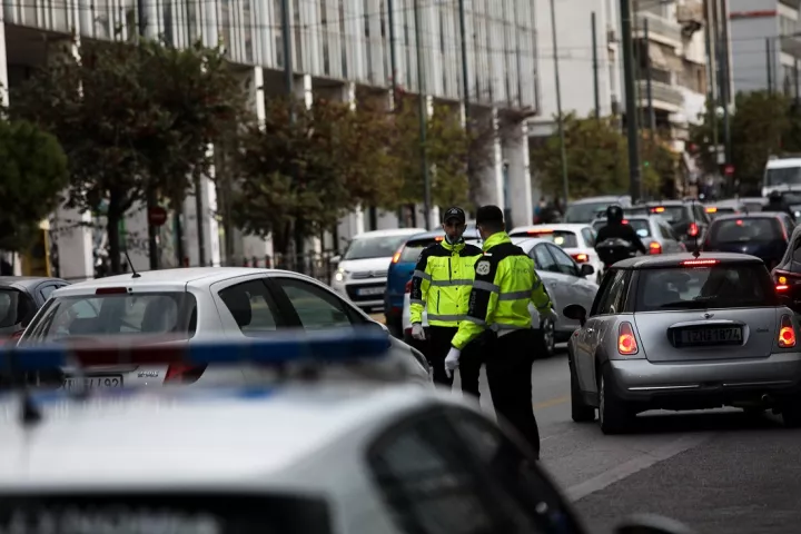 Επί ποδός η Τροχαία - Σε ισχύ η απαγόρευση κυκλοφορίας των φορτηγών