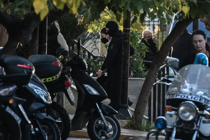  Στην Ευελπίδων η μητέρα που κατηγορείται για τους θανάτους των τριών κοριτσιών της