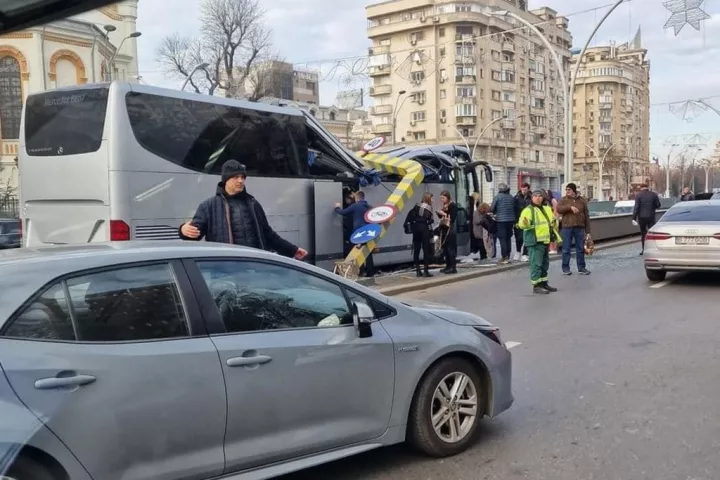 Από το Σεπτέμβριο ακόμα 6 οχήματα «σφήνωσαν» στην μεταλλική μπάρα -καρμανιόλα