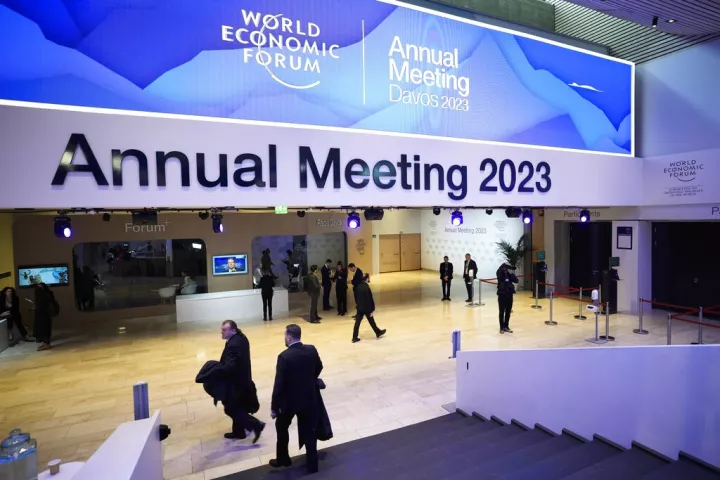 Νταβός 2023: Ζοφερές προβλέψεις για «εξαιρετικά πιθανή» ύφεση