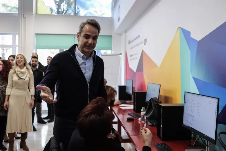 Διάλογος Κυρ. Μητσοτάκη με ορειβάτη «δείχνει» πρώτες κάλπες τον Απρίλιο