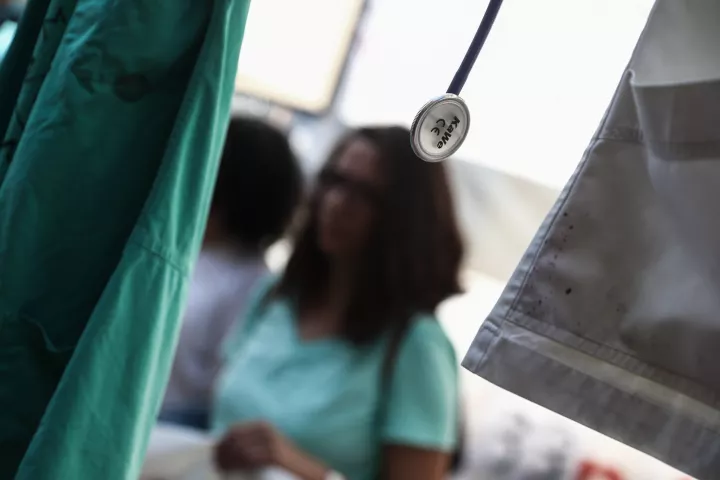 Επιστροφή στα νοσοκομεία για τους ανεμβολίαστους υγειονομικούς 
