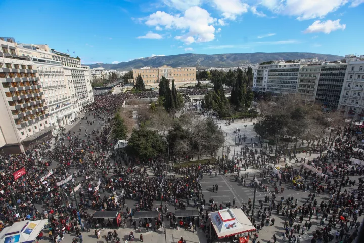 Σε απεργιακό «κλοιό» η χώρα την Πέμπτη - Πώς θα κινηθούν τα ΜΜΜ