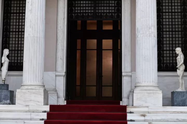 Ανακοινώνεται σήμερα η αύξηση του κατώτατου μισθού