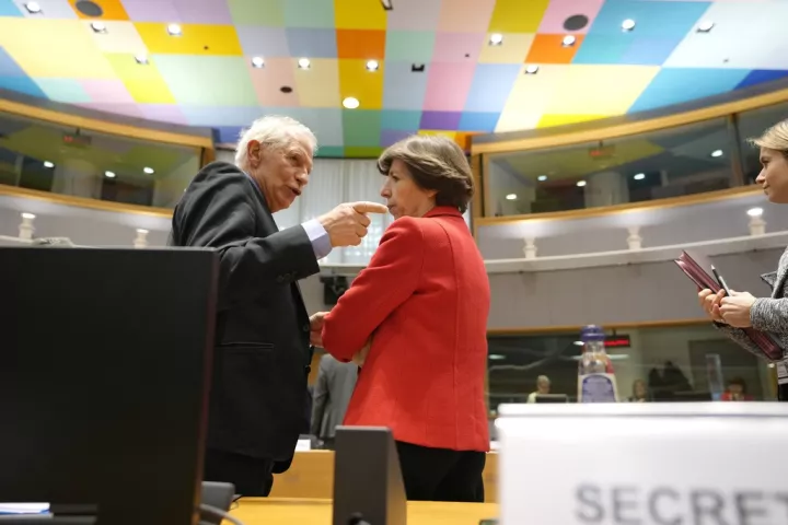 EE: Πράσινο φως για κοινή αγορά πυρομαχικών με Κίεβο ύψους 2 δισ. ευρώ