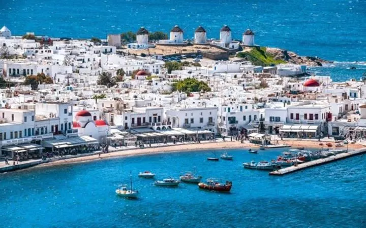 Mύκονος: Αναστέλλεται η έκδοση οικοδομικών αδειών