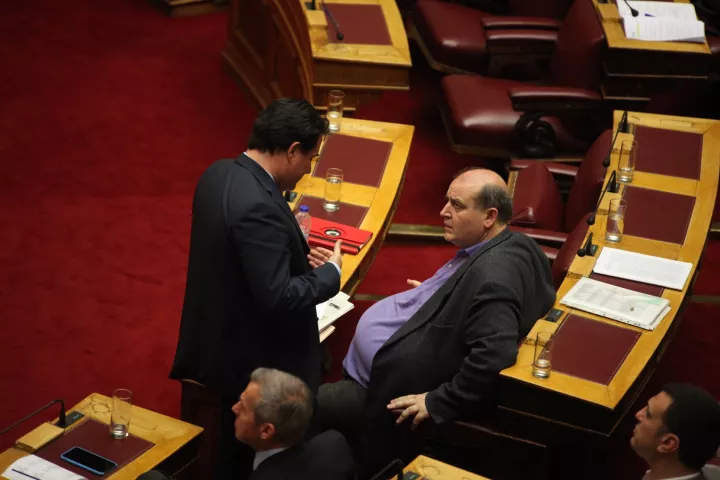 Καβγάς Αδ. Γεωργιάδη - Ν. Φίλη για Τέμπη, Μάτι και Π. Φύσσα