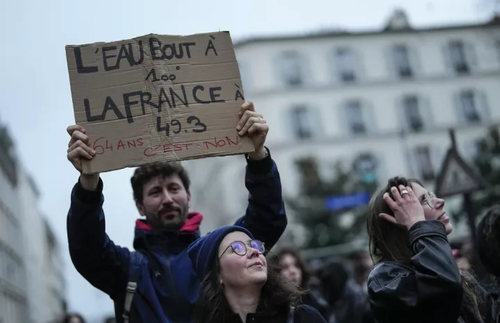 Μετωπική Μακρόν με συνδικάτα: «Παραλύει» η Γαλλία λόγω γενικής απεργίας 
