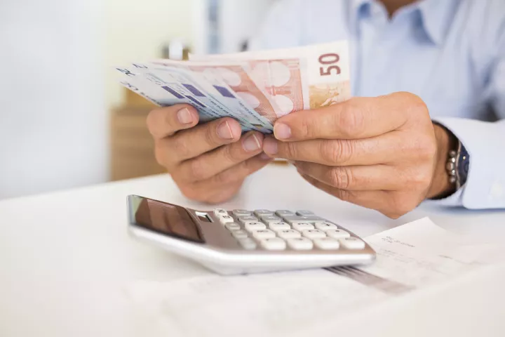 Σε ισχύ ο νέος κατώτατος μισθός στα 780 ευρώ