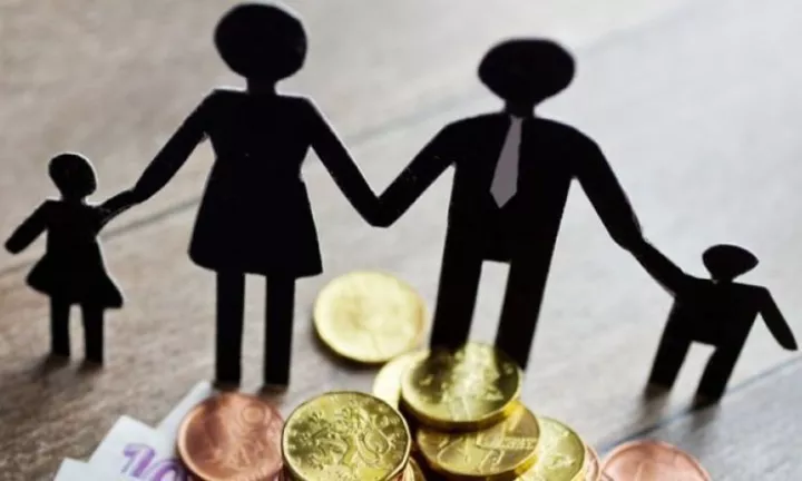 ΟΠΕΚΑ: Καταβάλλεται αύριο το επίδομα παιδιού - Ποιους αφορά