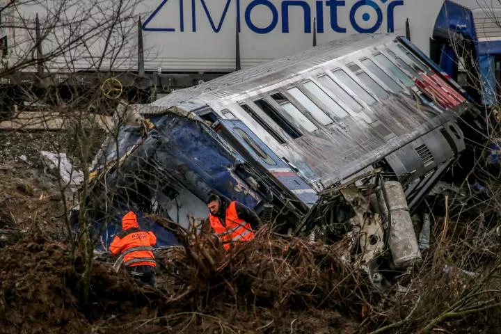 Τέμπη: Παραλείψεις και ανθρώπινα λάθη διαπίστωσαν οι πραγματογνώμονες των συγγενών