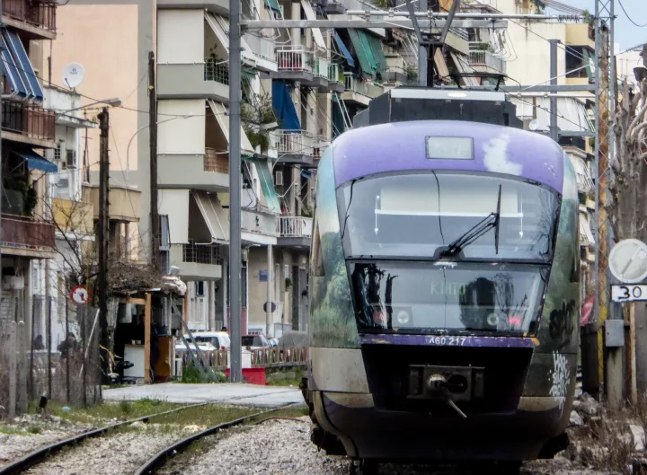 Ταύρος: Ανήλικος παρασύρθηκε από τον Προαστιακό