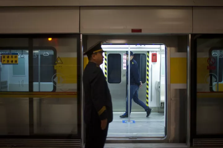Κίνα - κορονοϊός: Το Πεκίνο αίρει την υποχρεωτική χρήση μάσκας στο μετρό