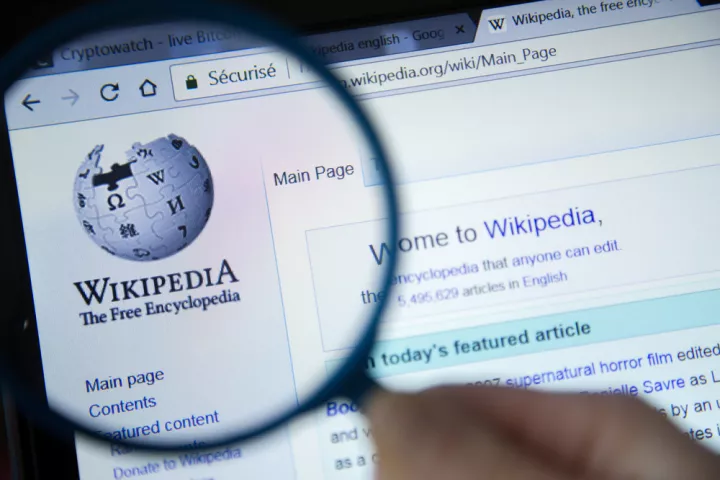 Ρωσία: Δεν σχεδιάζει να κλείσει τη Wikipedia... ακόμα