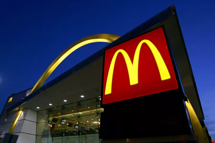 Λευκορωσία: Μετονομάζονται σε Mak.by τα πρώην McDonald’s