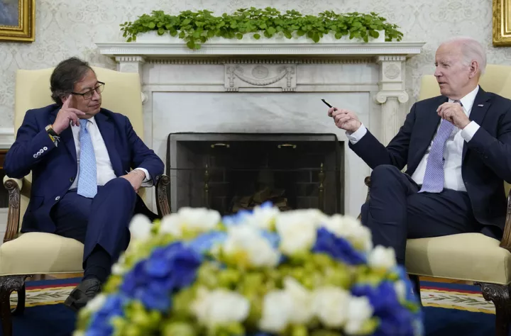 Μπάιντεν και Πέτρο δίνουν έμφαση στην κλιματική αλλαγή και τη δημοκρατία