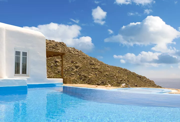 Μύκονος: Φοροδιαφυγή 1 εκατ. ευρώ από την ενοικίαση 200 πολυτελών κατοικιών μέσω διαδικτύου