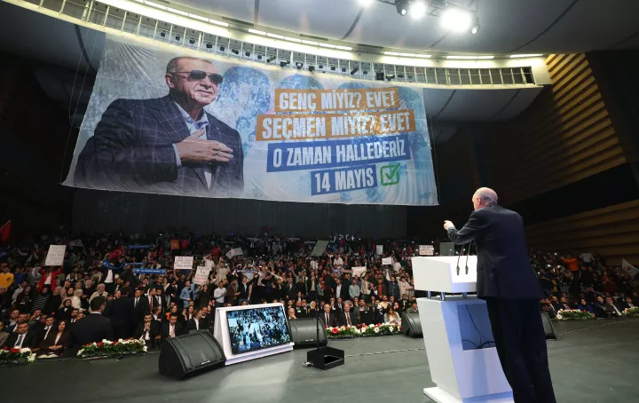 Ερντογάν: Βράβευσε ΕΜΑΚ-ΕΚΑΒ και Έλληνα πρέσβη για την αρωγή τους μετά τους σεισμούς