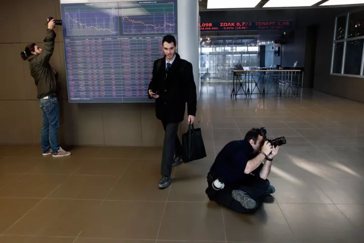 Στάση αναμονής με σημείο αναφοράς τις 780 μονάδες στο Χ.Α. ενόψει Eurogroup 