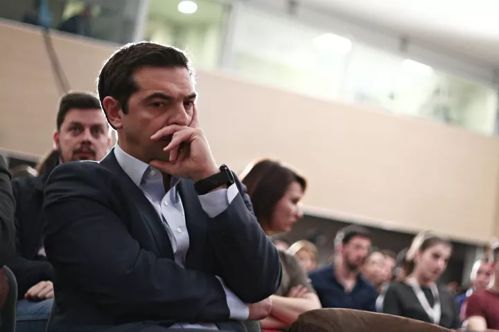 Spiegel: Η επώδυνη συμφωνία του Τσίπρα