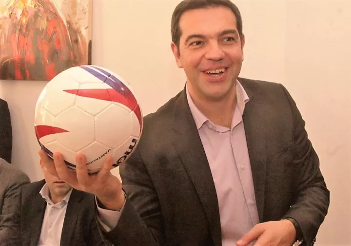 Με αυτογκόλ από τα… «αποδυτήρια», η επιστροφή στο τερέν της διαπραγμάτευσης
