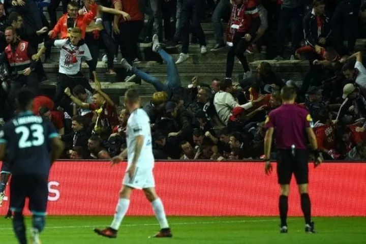 Γαλλία: 29 τραυματίες από την κατάρρευση κιγκλιδώματος σε γήπεδο – 5 σε σοβαρή κατάσταση 