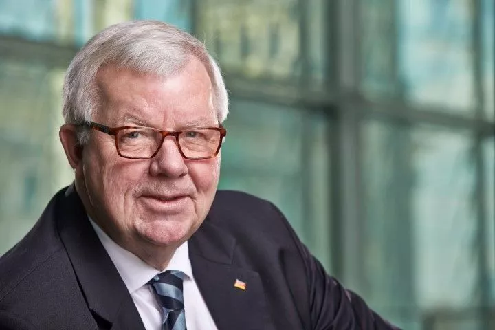 Michael Fuchs: Σέρνονται οι αποκρατικοποιήσεις - «Κούρεμα» δεν μπορεί να υπάρξει 