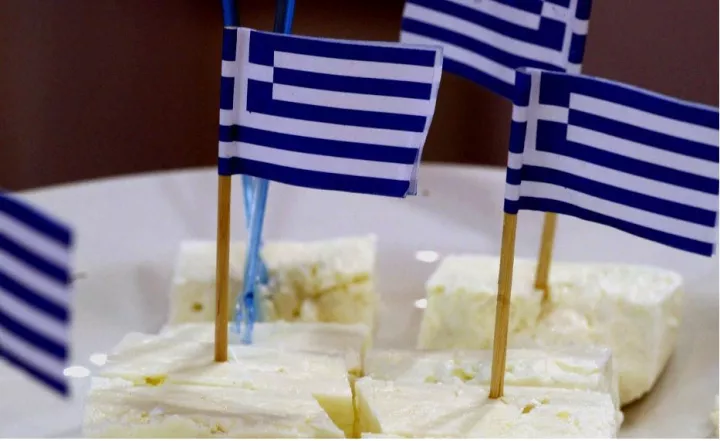 Μας «πουλάνε» στο χρέος, μας... παίρνουν και τη φέτα