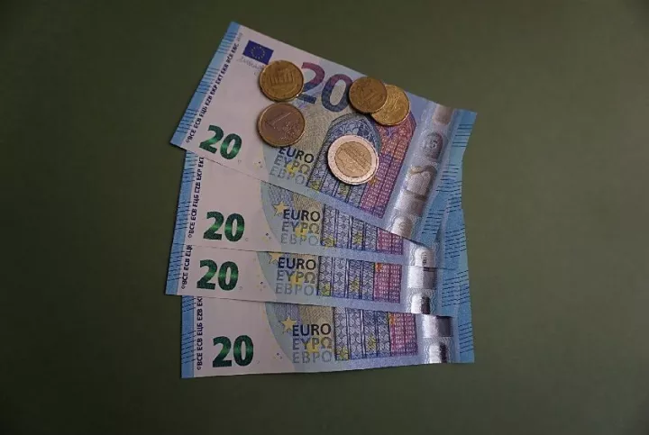 Ψαλίδι μέχρι και 40% σε επικουρικές από 1η Αυγούστου
