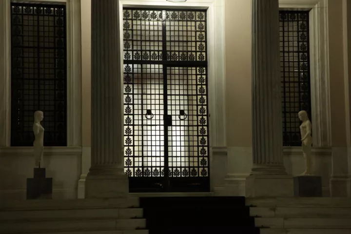 Η κυβέρνηση ξεκινάει το σκληρό ροκ