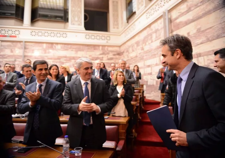 Η «σκιώδης» κυβέρνηση της ΝΔ και η καταρρέουσα κυβέρνηση του ΣΥΡΙΖΑ