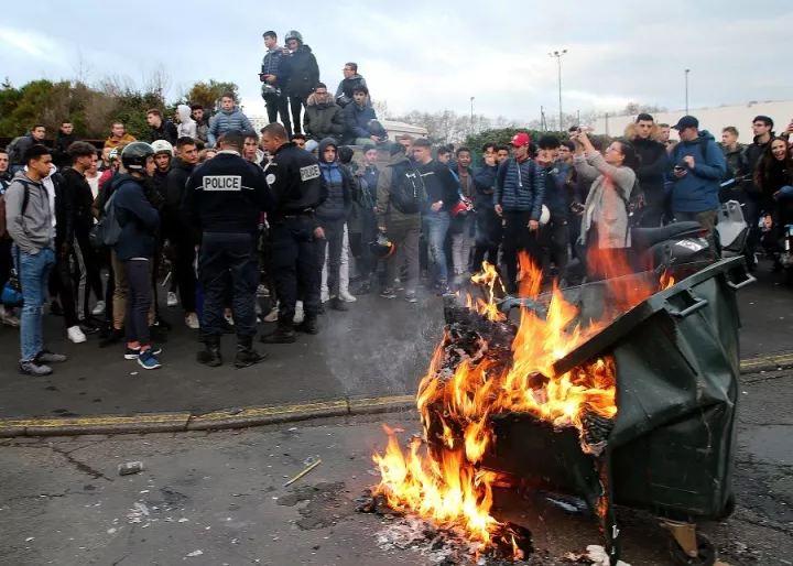 Γαλλία: Νέες επεισόδια σε λύκεια και προσαγωγές