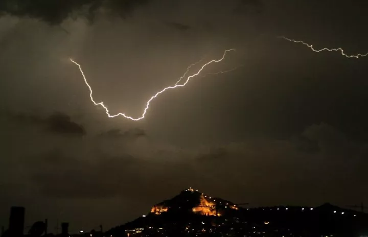 «Σοκ και δέος» σε φορολογουμένους και ασφαλισμένους