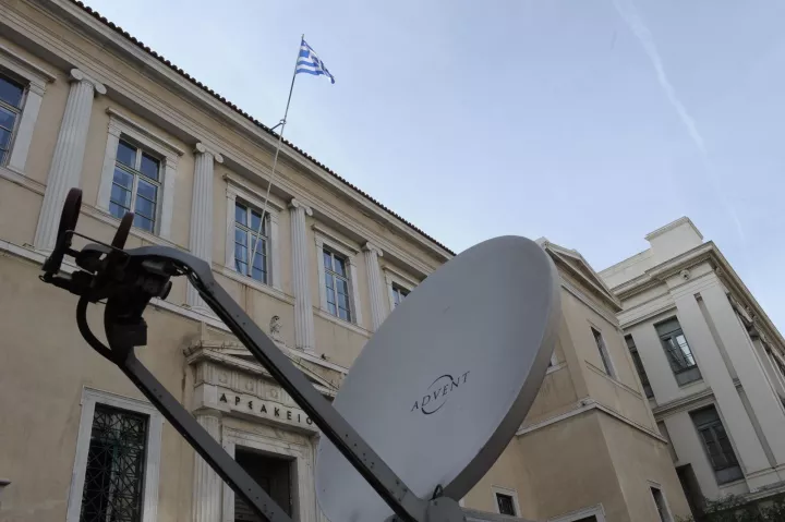 Η κυβέρνηση ενίσχυσε τους καναλάρχες...