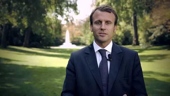 Ο Macron εξασφάλισε τη στήριξη του πρώην δημάρχου Παρισίου Delanoe