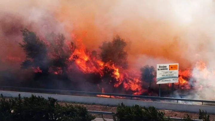 Καταλονία: Μεγάλη πυρκαγιά εν μέσω καύσωνα και ισχυρών ανέμων