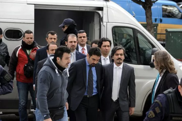 Sabah για «8»: Ελλάδα και ΗΠΑ προστατεύουν τους πραξικοπηματίες Sabah για «8»: Ελλάδα και ΗΠΑ προστατεύουν τους πραξικοπηματίες