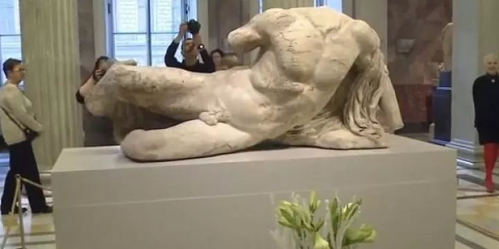 Τσίπρας-Λαφαζάνης στον Πούτιν για τα Γλυπτά του Παρθενώνα