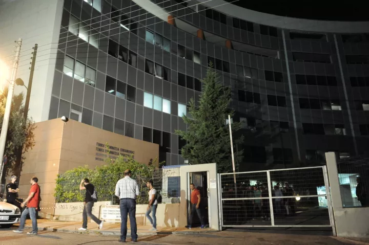 Την κλήση των νέων καναλαρχών στην επιτροπή θεσμών και διαφάνειας ζητά η ΝΔ
