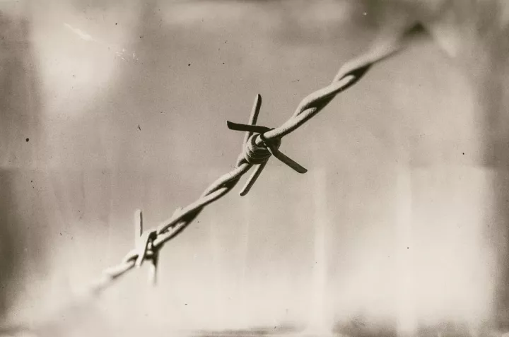 Κώστας Κούρκουλος: Το «παράδοξο της Μακρονήσου» και οι «κοντονήδες»