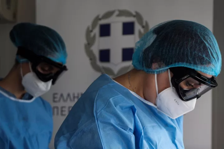 Κορονοϊός: Μακραίνει η λίστα των θυμάτων - Στους 336 οι νεκροί στη χώρα