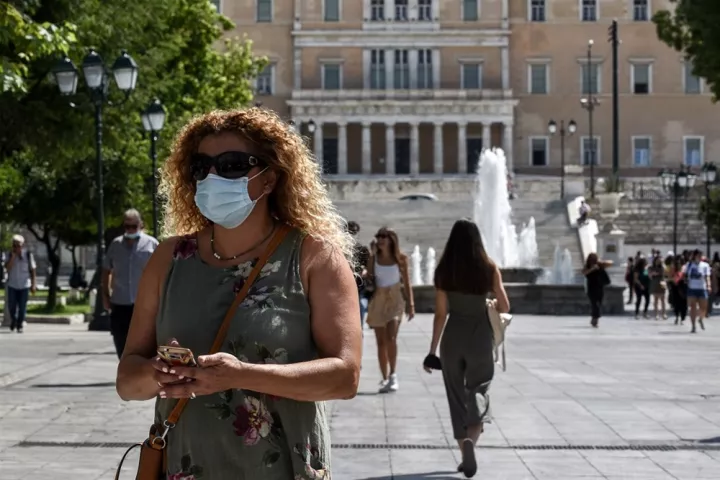 Σε ετοιμότητα για νέα μέτρα στην Αττική - Το τρίπτυχο μάσκες, αποστάσεις, περιορισμοί