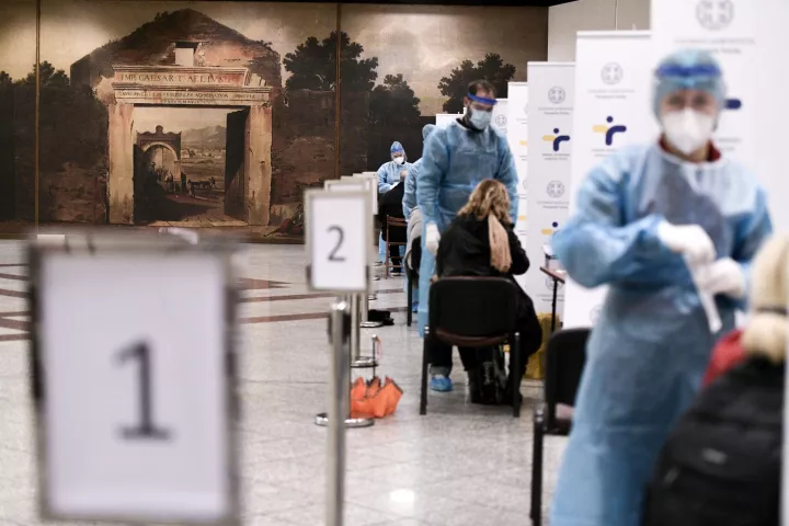 Στα 853 τα νέα κρούσματα, 83 θάνατοι το τελευταίο 24ωρο - Κάτω από τους 500 οι διασωληνωμένοι