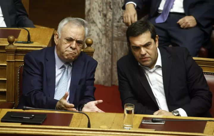 Κυβέρνηση διπλής υποταγής, σε μνημόνιο και εκκλησία 