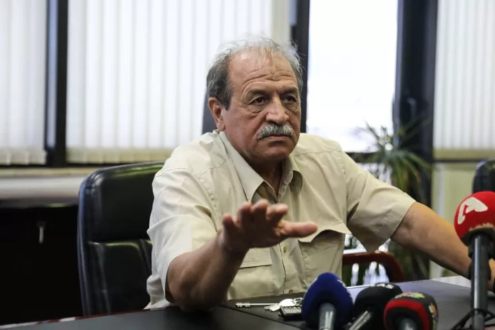 Eις το Όνομα του Πατρός και του Υιού και έχει ο Θεός...