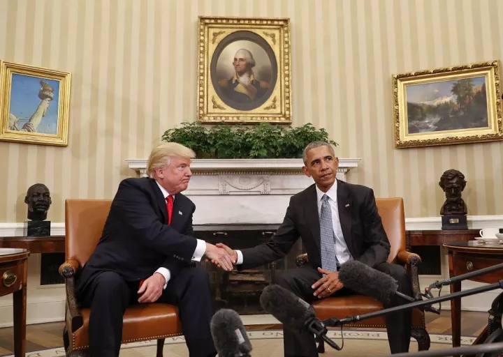 USA Today: Ο Trump είναι «ανάξιος ακόμα και να καθαρίσει τις τουαλέτες» της βιβλιοθήκης του Obama