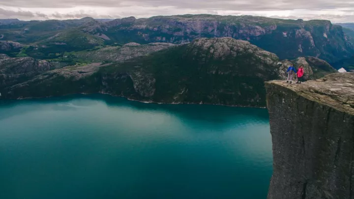 Νίκος Γκιώνης: Λ. Παπαδήμος, Α. Γεωργίου… Γ. Βαρουφάκης: οι άβυσσοι…