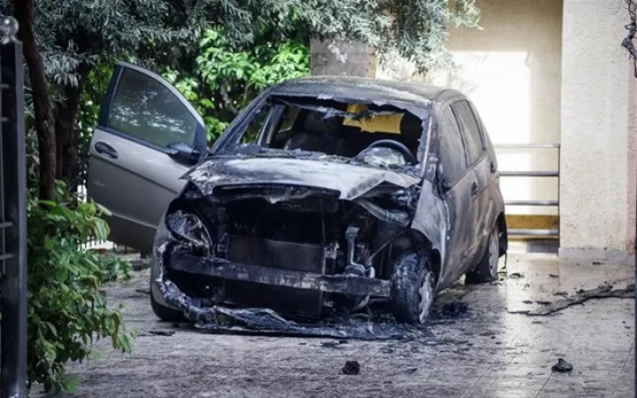 Πυρπόλησαν αυτοκίνητο στο Παλαιό Φάληρο