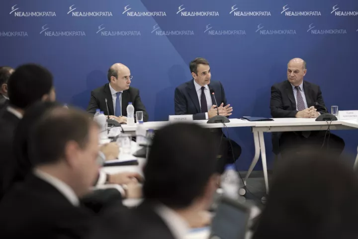 Η ρελάνς Μητσοτάκη στον Τσίπρα για το Σκοπιανό και ο κομματικός «τζόγος» του ΣΥΡΙΖΑ με την Μακεδονία Η ρελάνς Μητσοτάκη στον Τσίπρα για το Σκοπιανό και ο κομματικός «τζόγος» του ΣΥΡΙΖΑ με την Μακεδονία